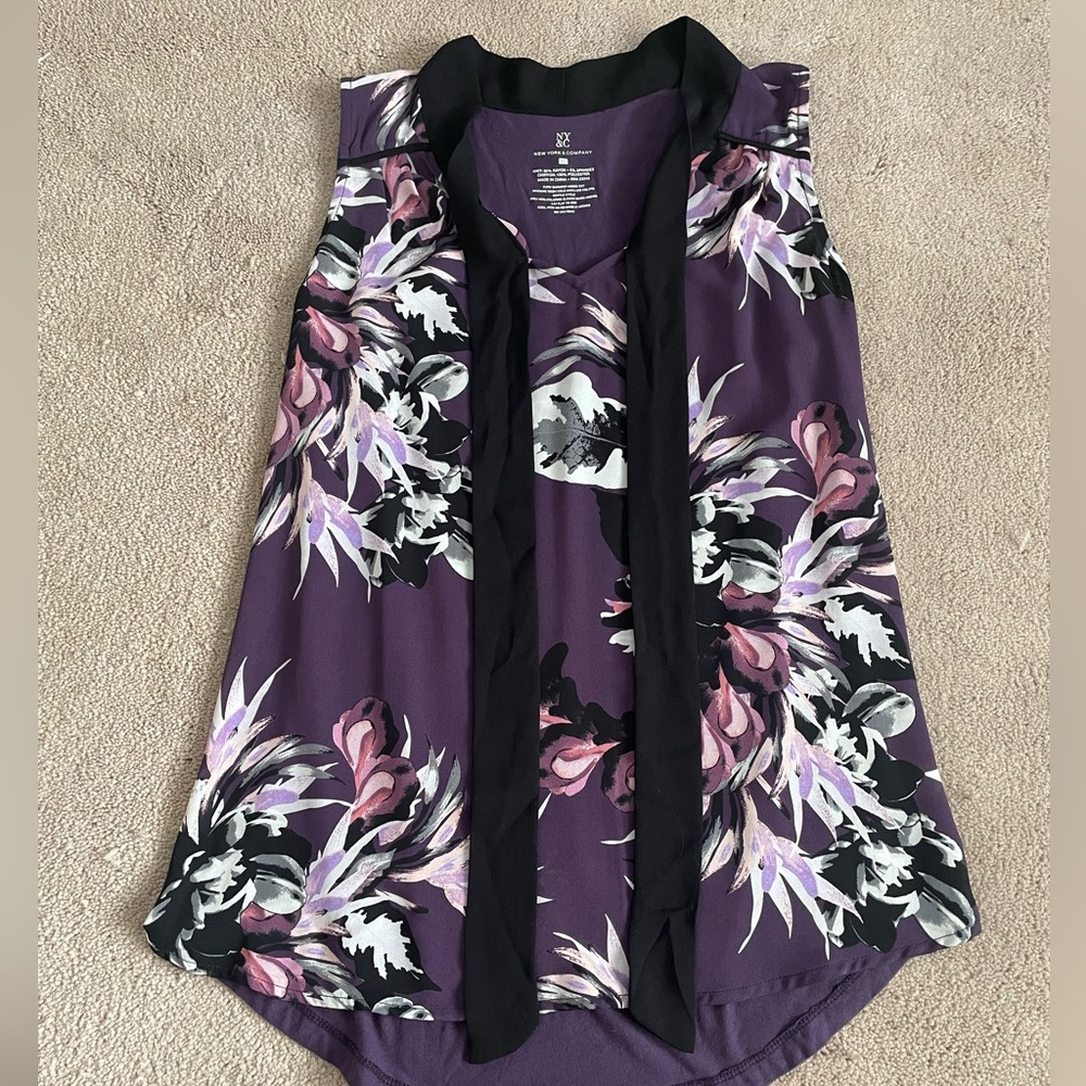 New York & Company Purple Floral Sleeveless Blouse